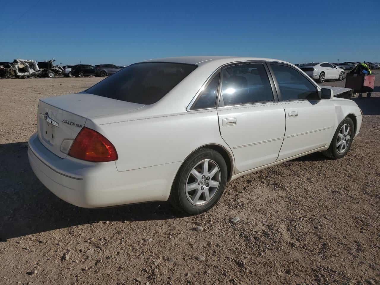 2000 Toyota Avalon - Image 3