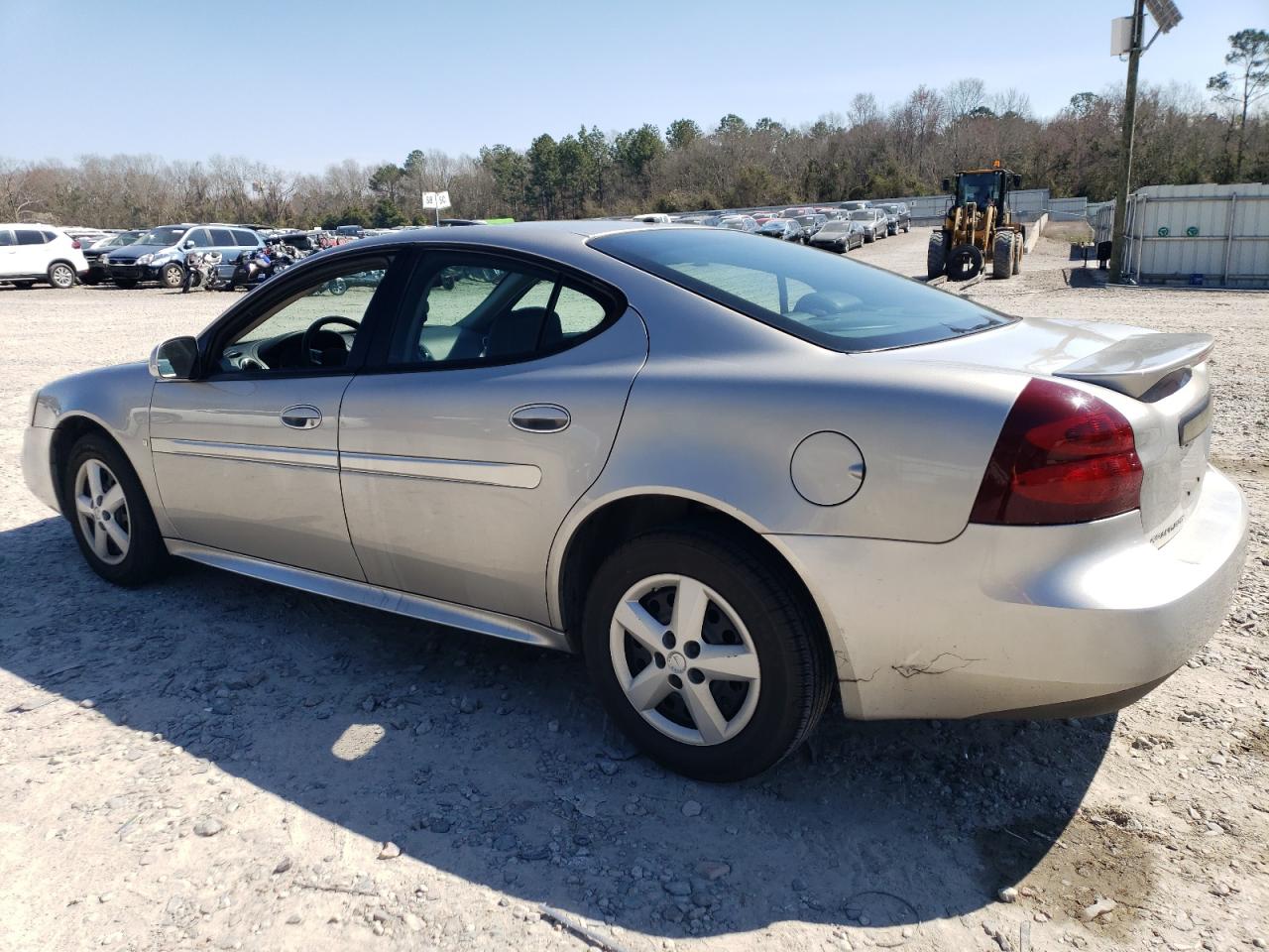 2008 Pontiac Grand Prix - Image 2