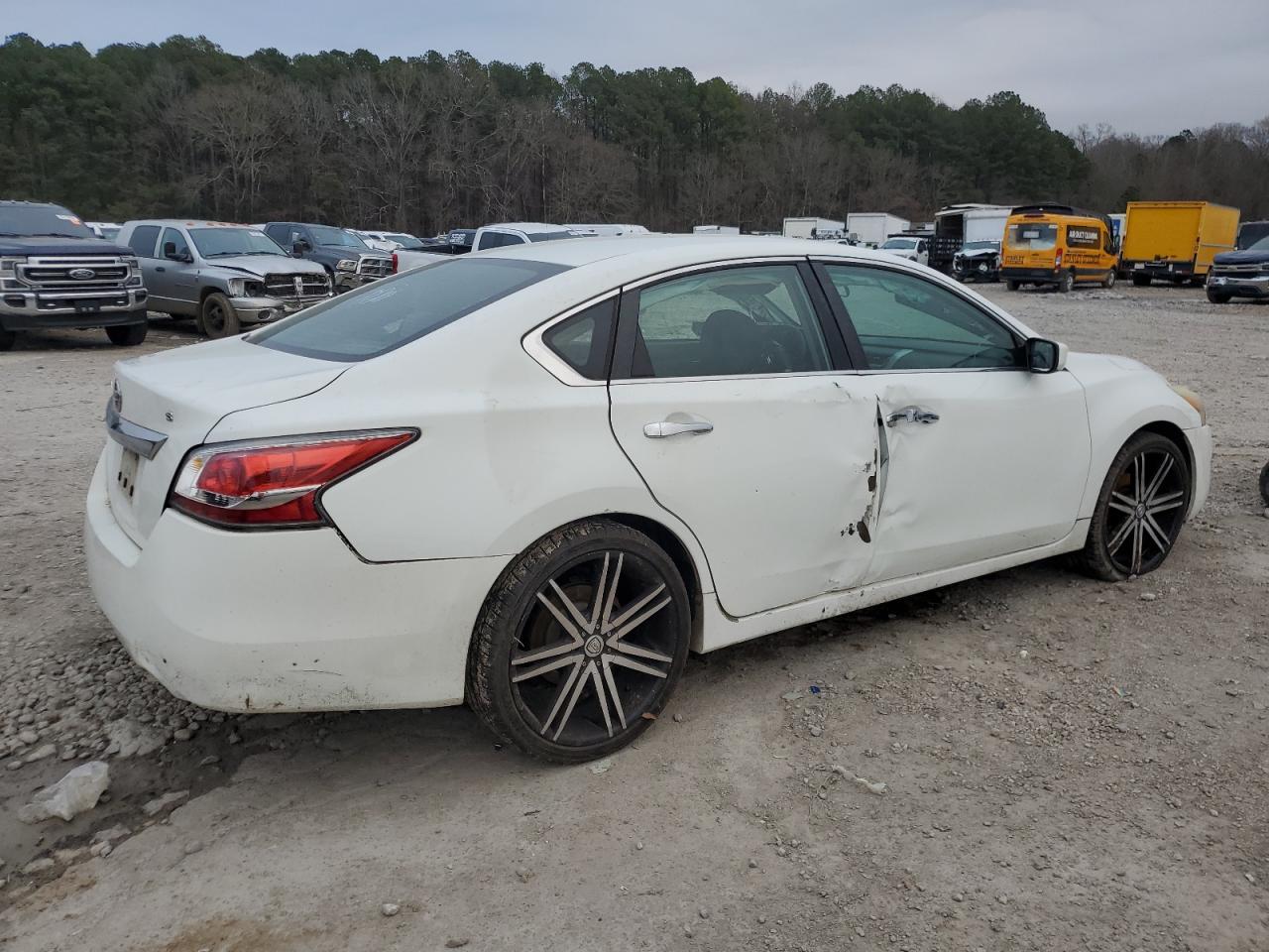 2015 Nissan Altima - Image 3