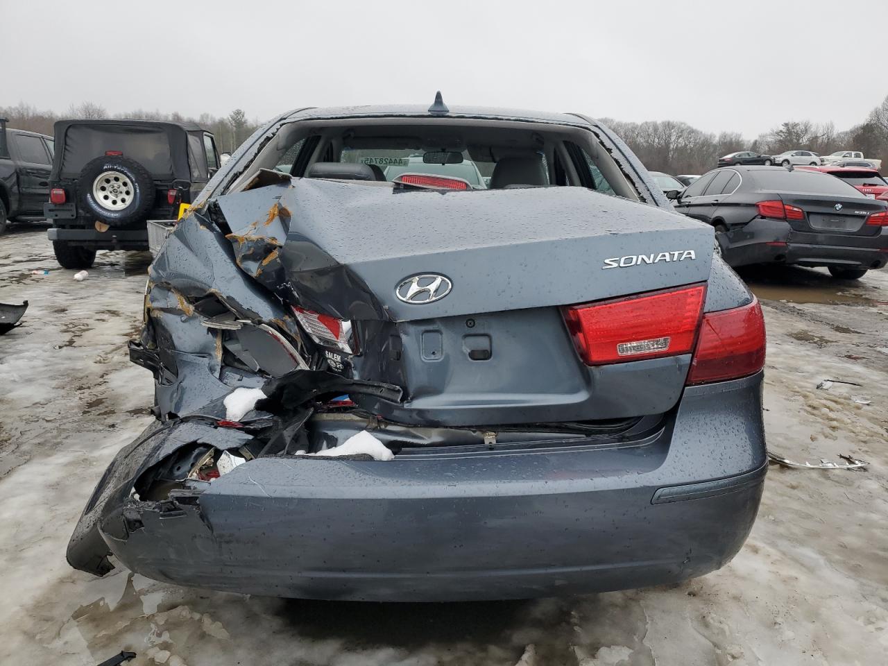 2010 Hyundai Sonata - Image 6