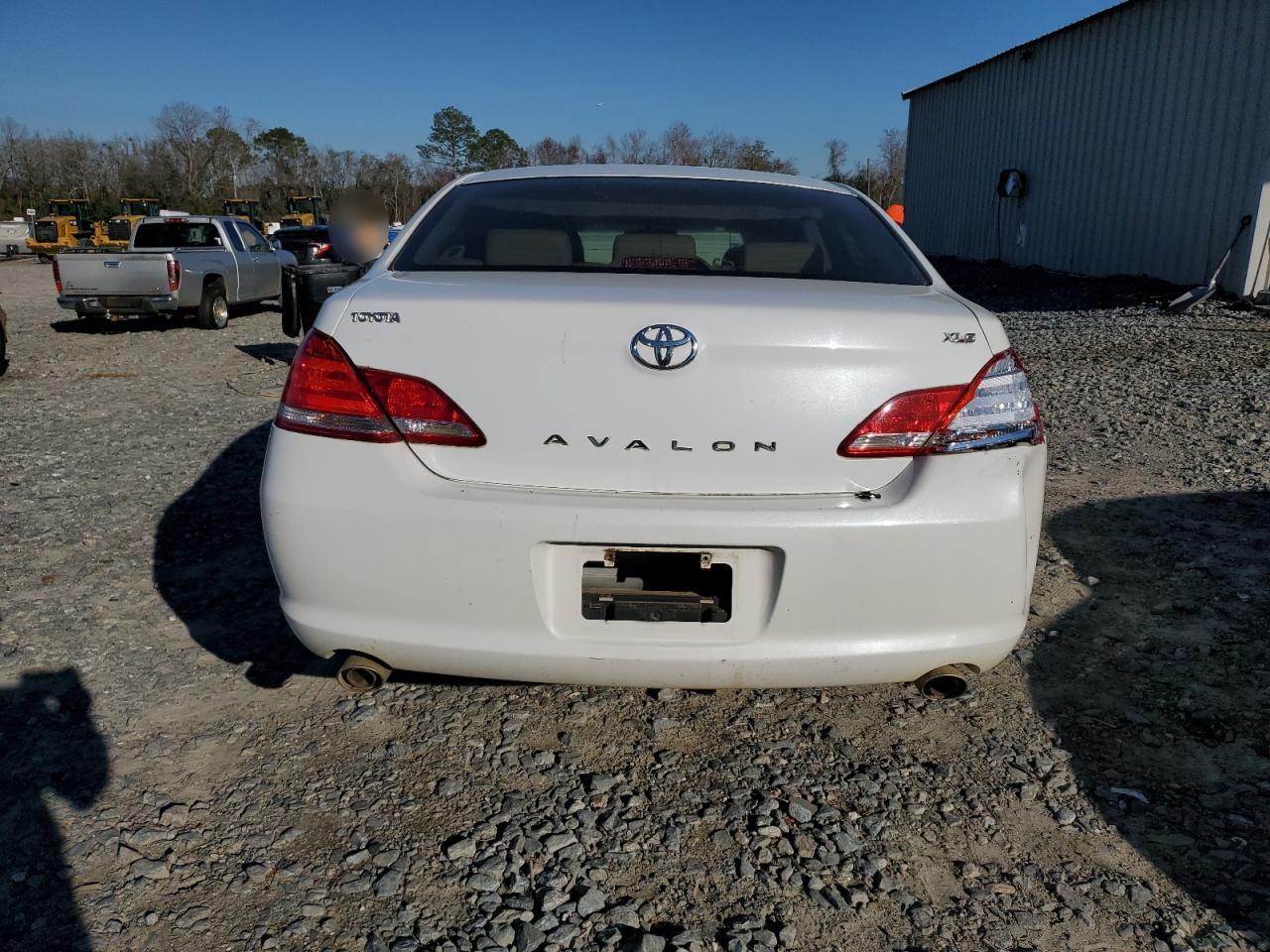 2005 Toyota Avalon - Image 6