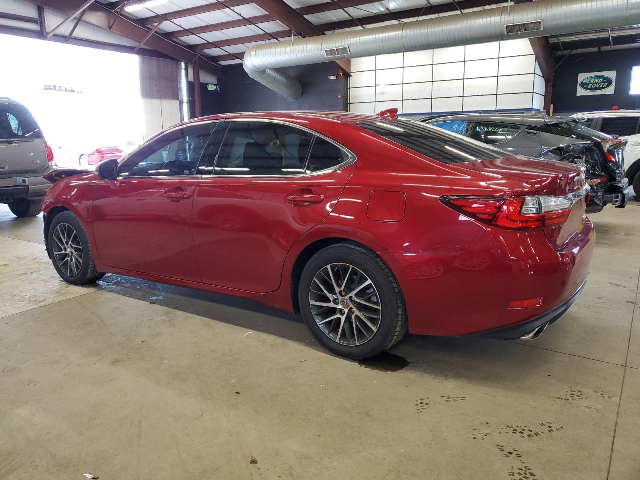 2018 Lexus ES - Image 2