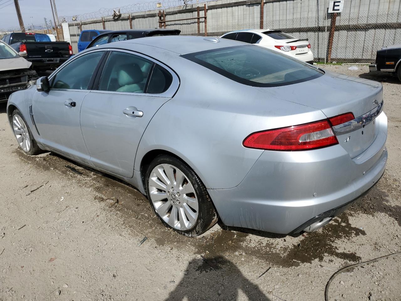 2009 Jaguar XF - Image 2
