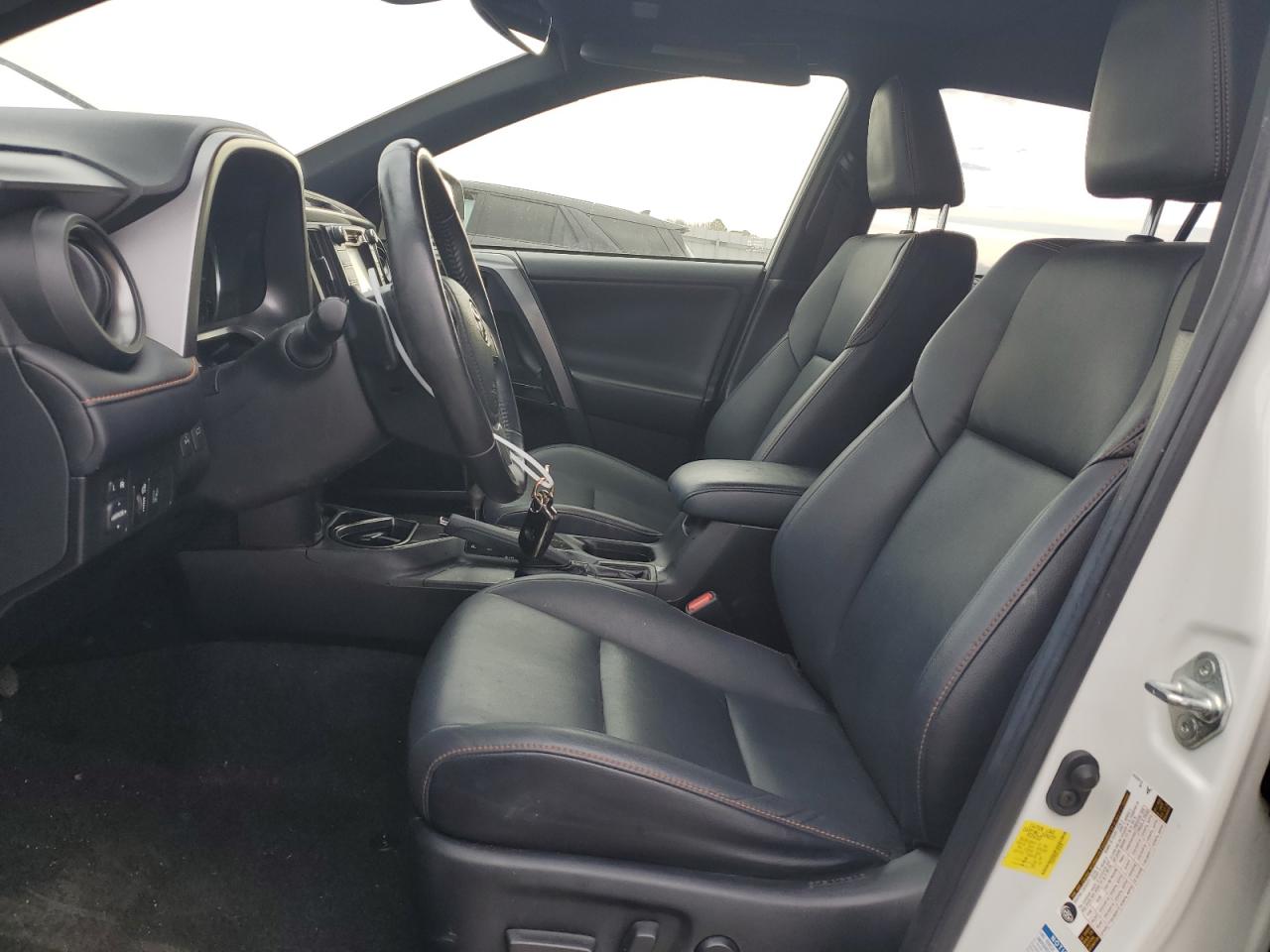 2018 Toyota RAV 4 - Image 7