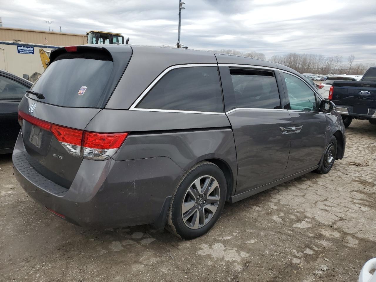 2015 Honda Odyssey - Image 3