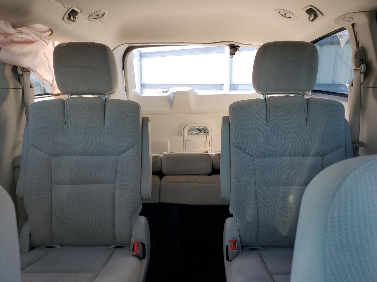 2017 Dodge Caravan - Image 10
