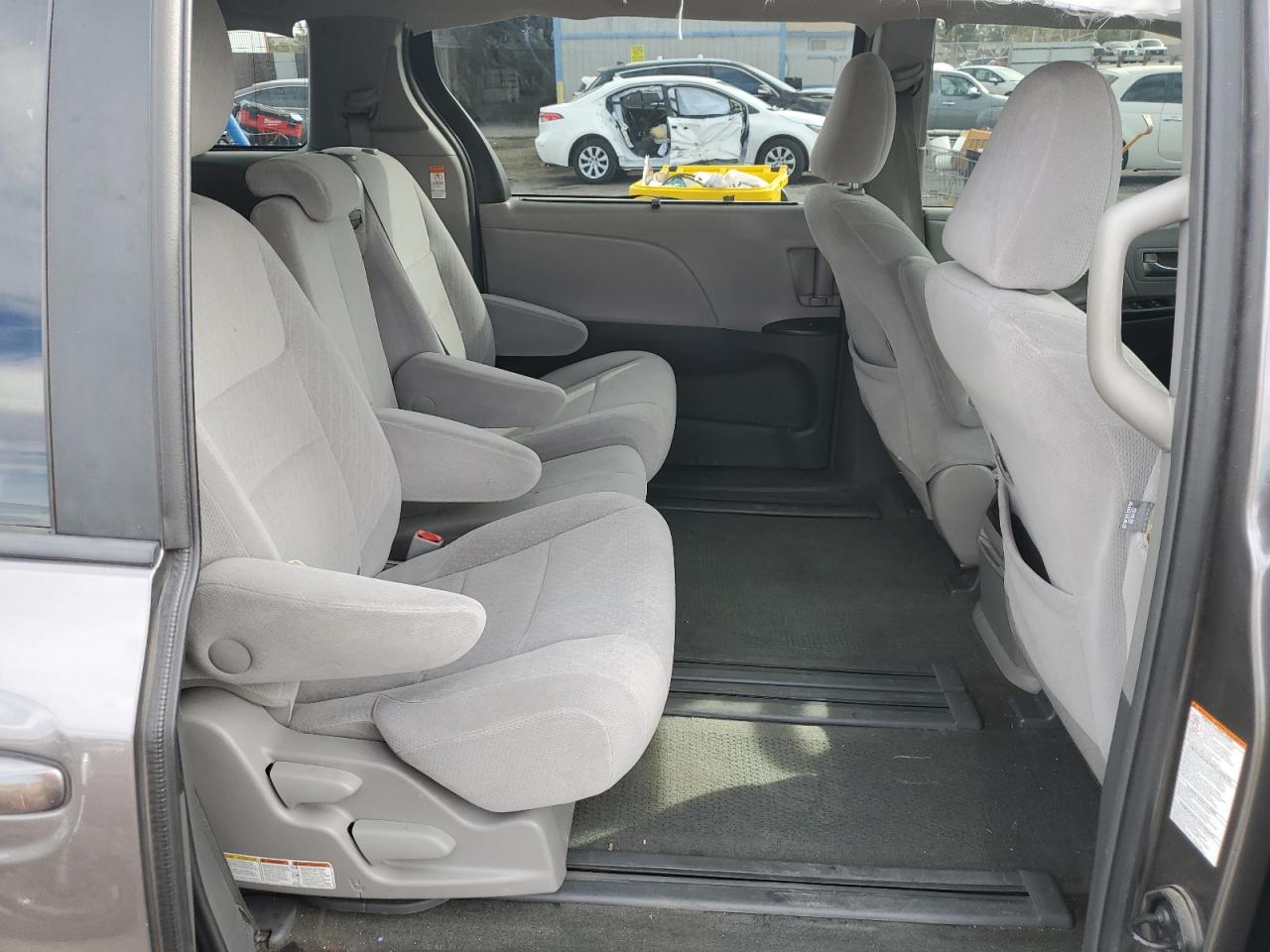 2017 Toyota Sienna - Image 11