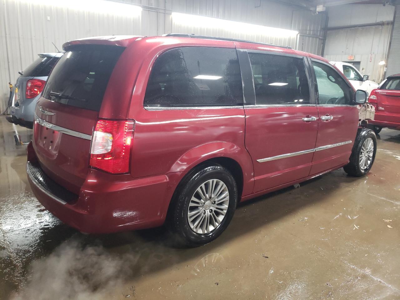 2016 Chrysler Town & Country - Image 3