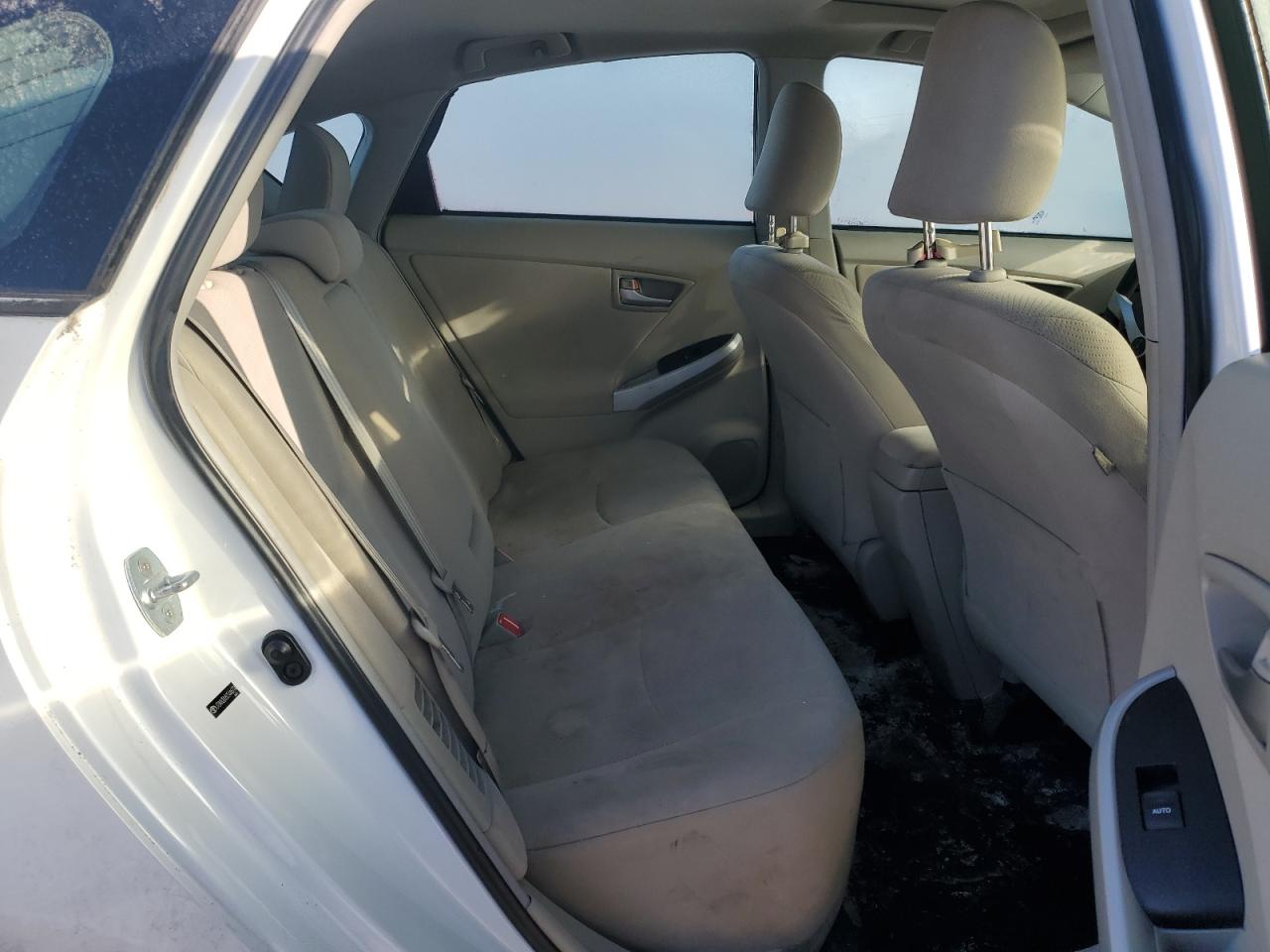 2012 Toyota Prius - Image 11