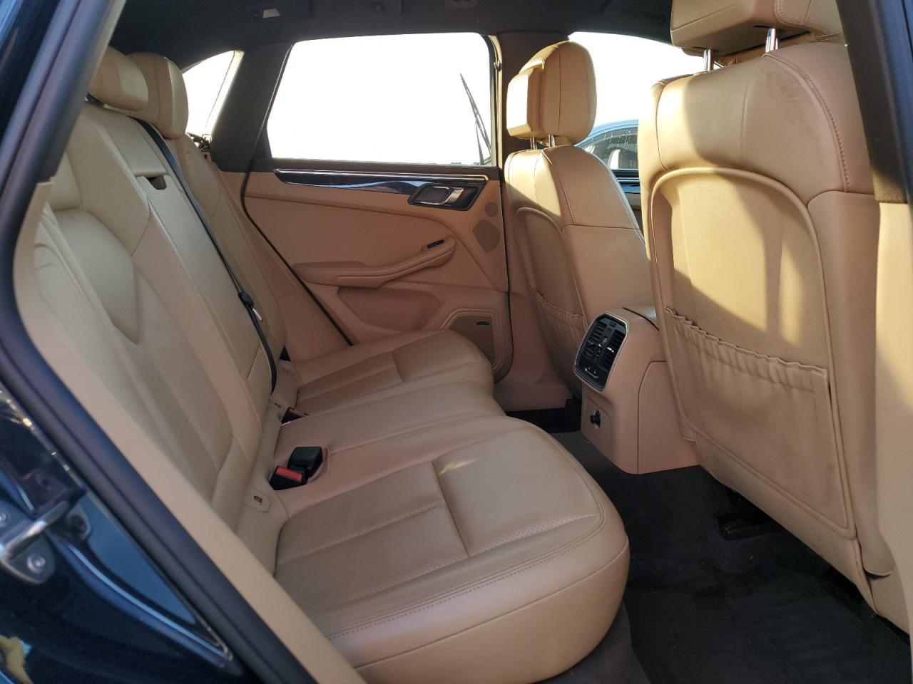 2016 Porsche Macan - Image 10