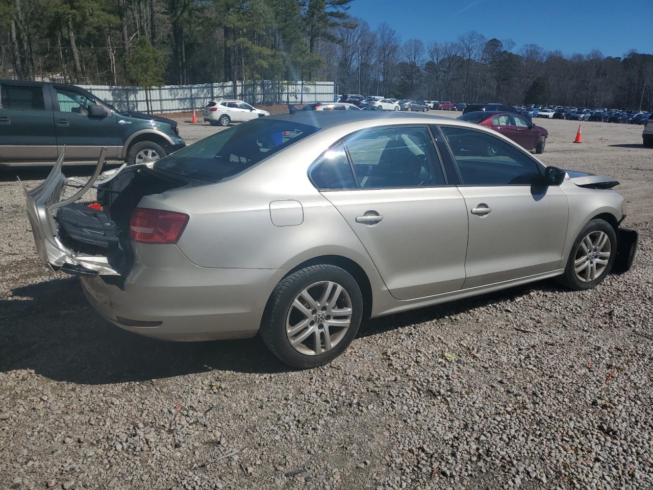 2015 Volkswagen Jetta - Image 3