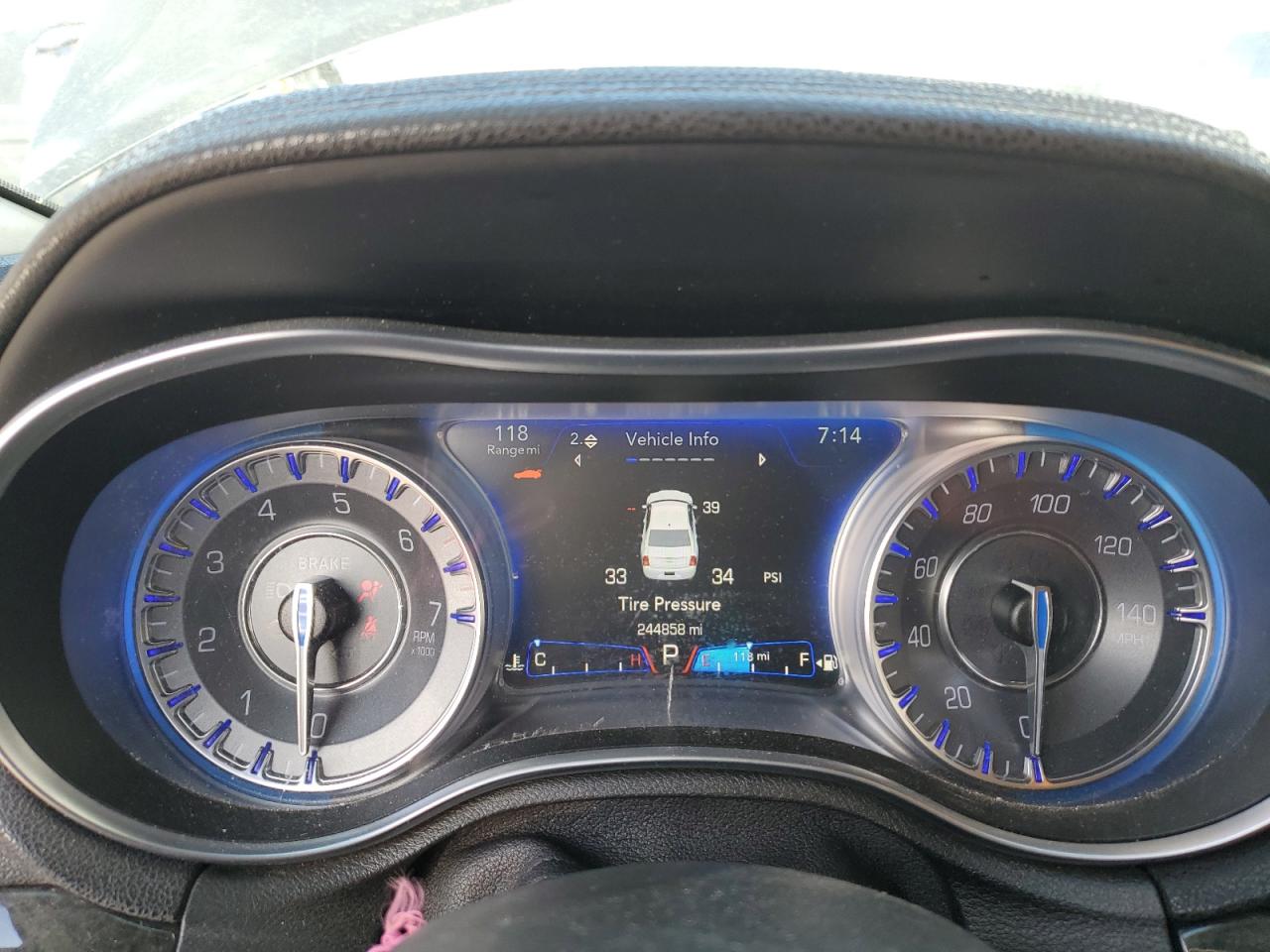 2016 Chrysler 300 - Image 9