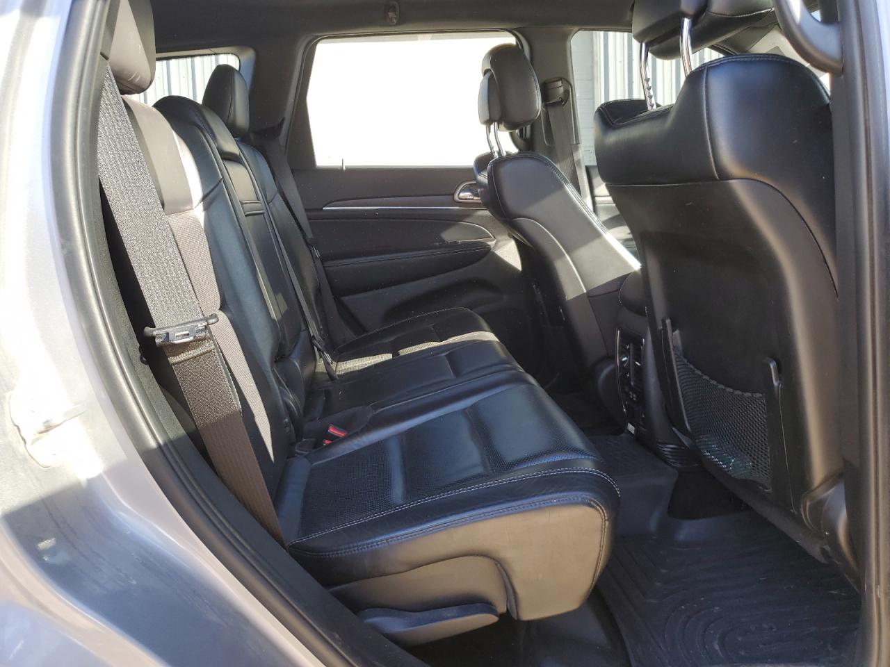 2017 Jeep Grand Cherokee - Image 11