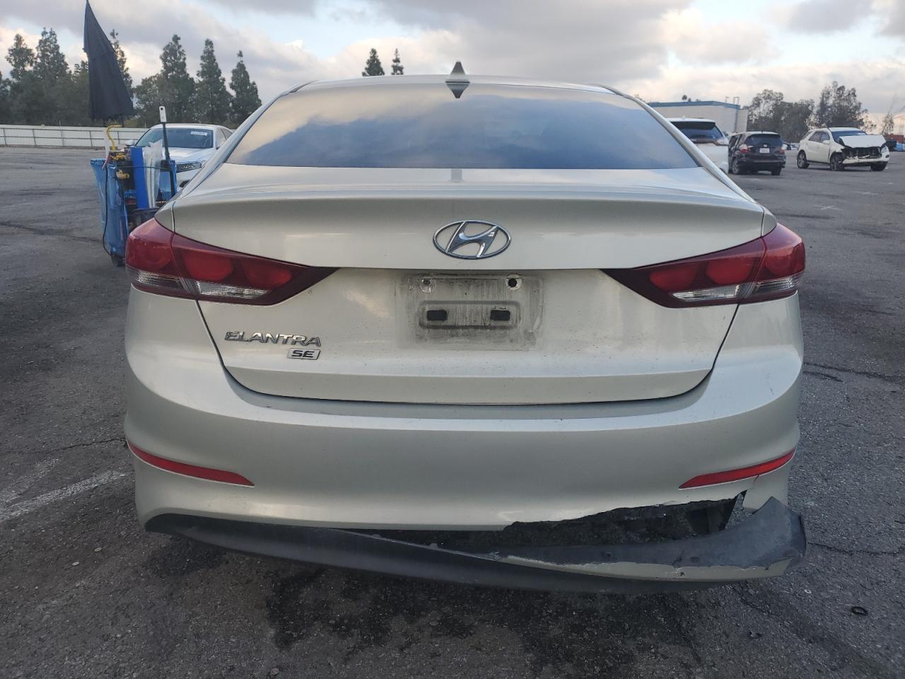 2017 Hyundai Elantra - Image 6