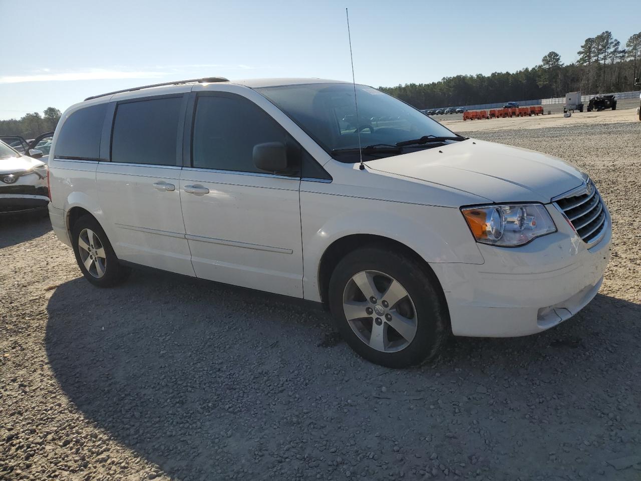2010 Chrysler Town & Country - Image 4