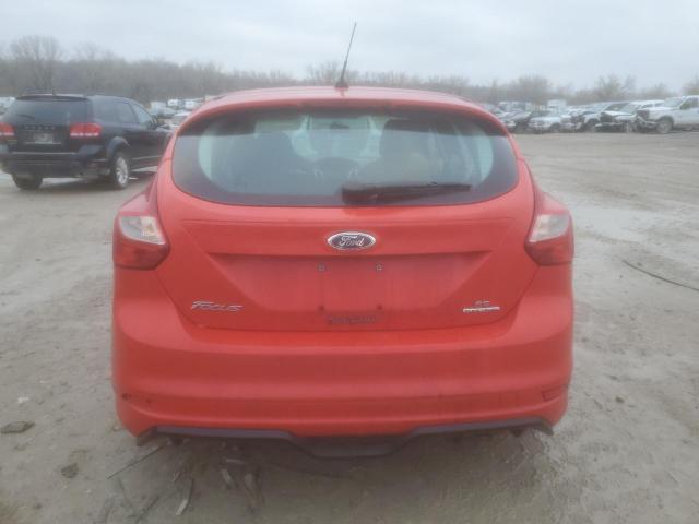 Хэтчбеки FORD FOCUS 2014 Красный