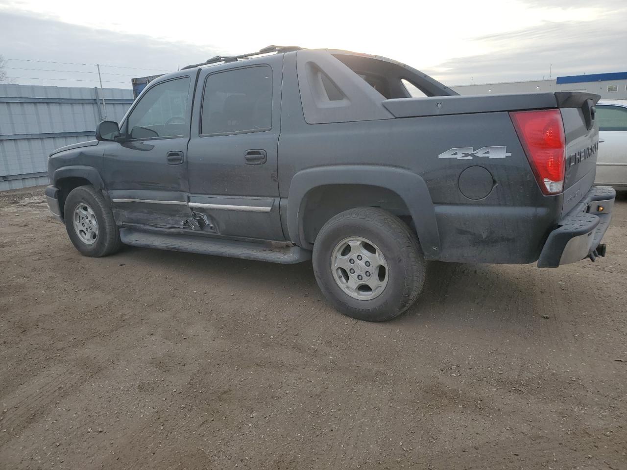2004 Chevrolet Avalanche - Image 2