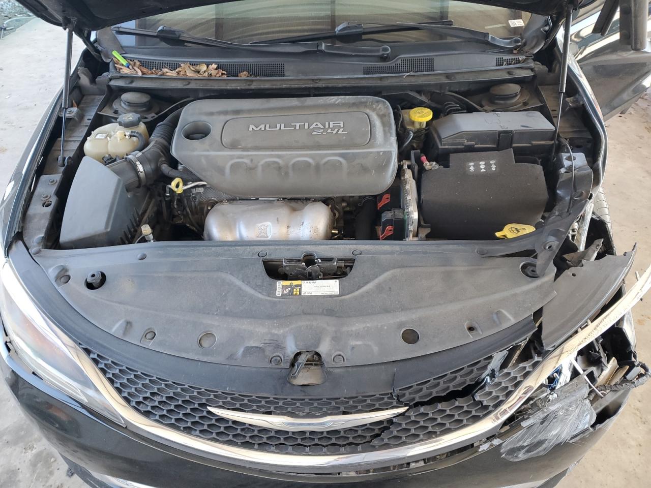 2016 Chrysler 200 - Image 11