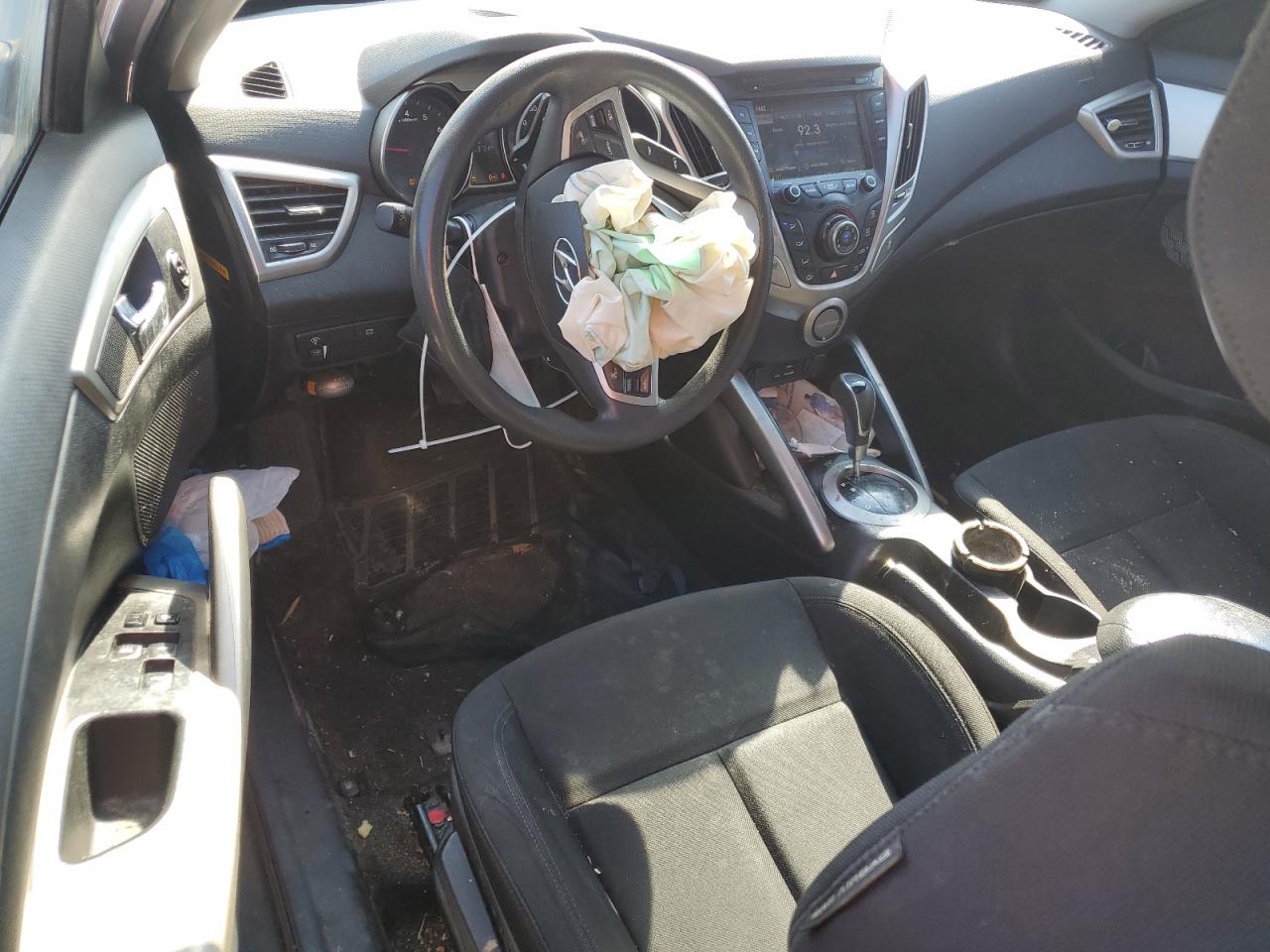 2015 Hyundai Veloster - Image 8
