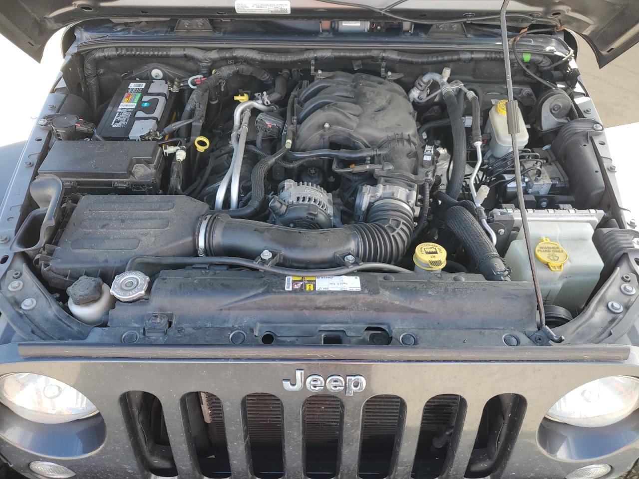 2016 Jeep Wrangler - Image 12