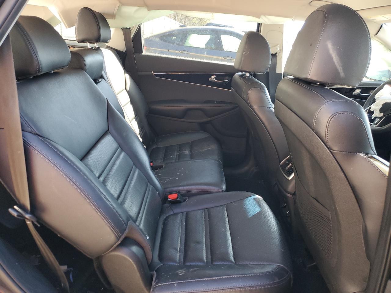 2019 Kia Sorento - Image 12