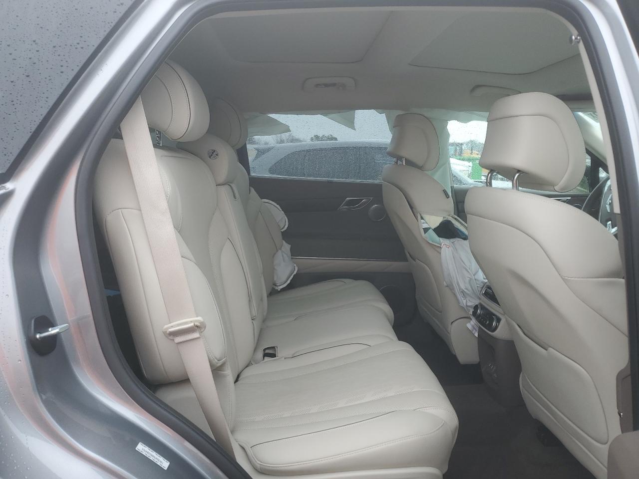 2022 Genesis GV80 - Image 11