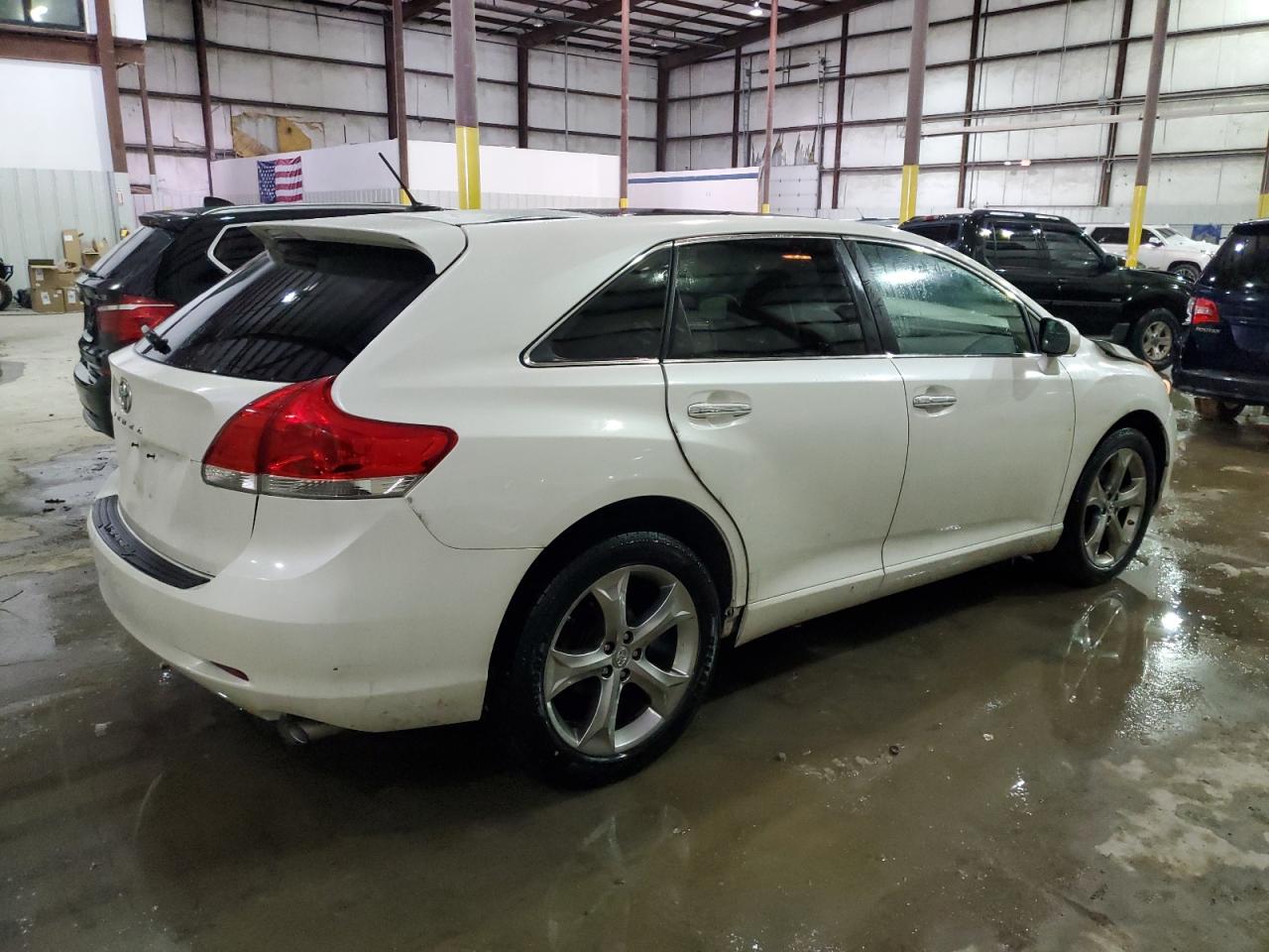2010 Toyota Venza - Image 3