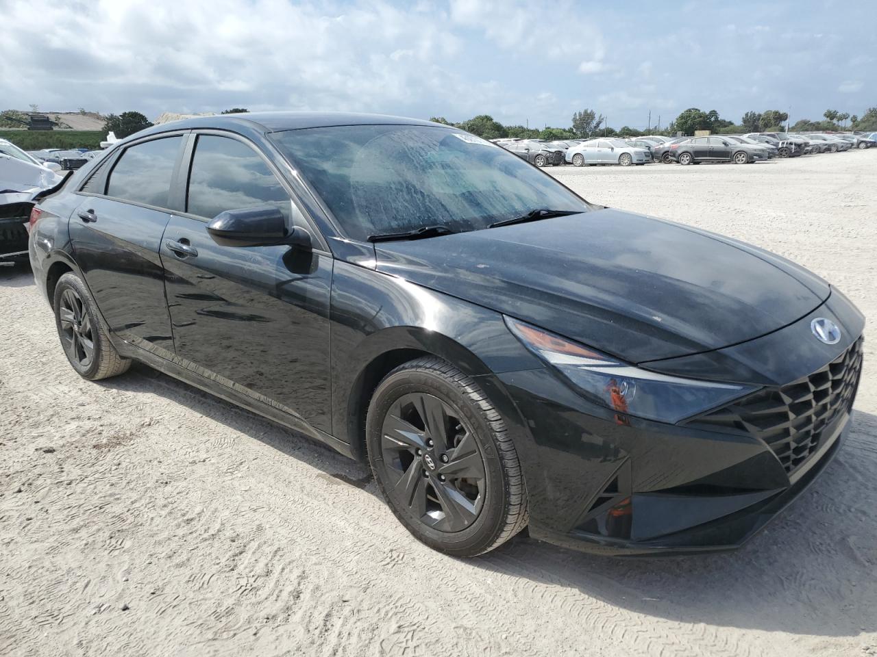 2022 Hyundai Elantra - Image 4