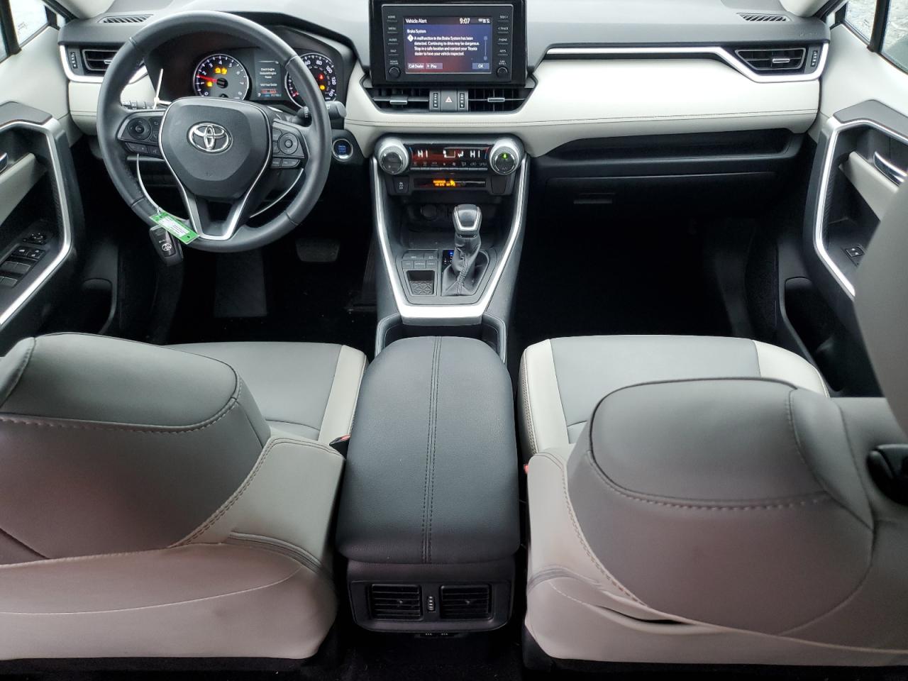 2019 Toyota RAV 4 - Image 8