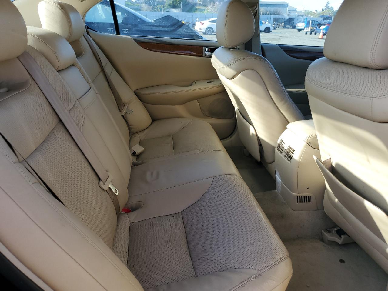 2005 Lexus ES - Image 10