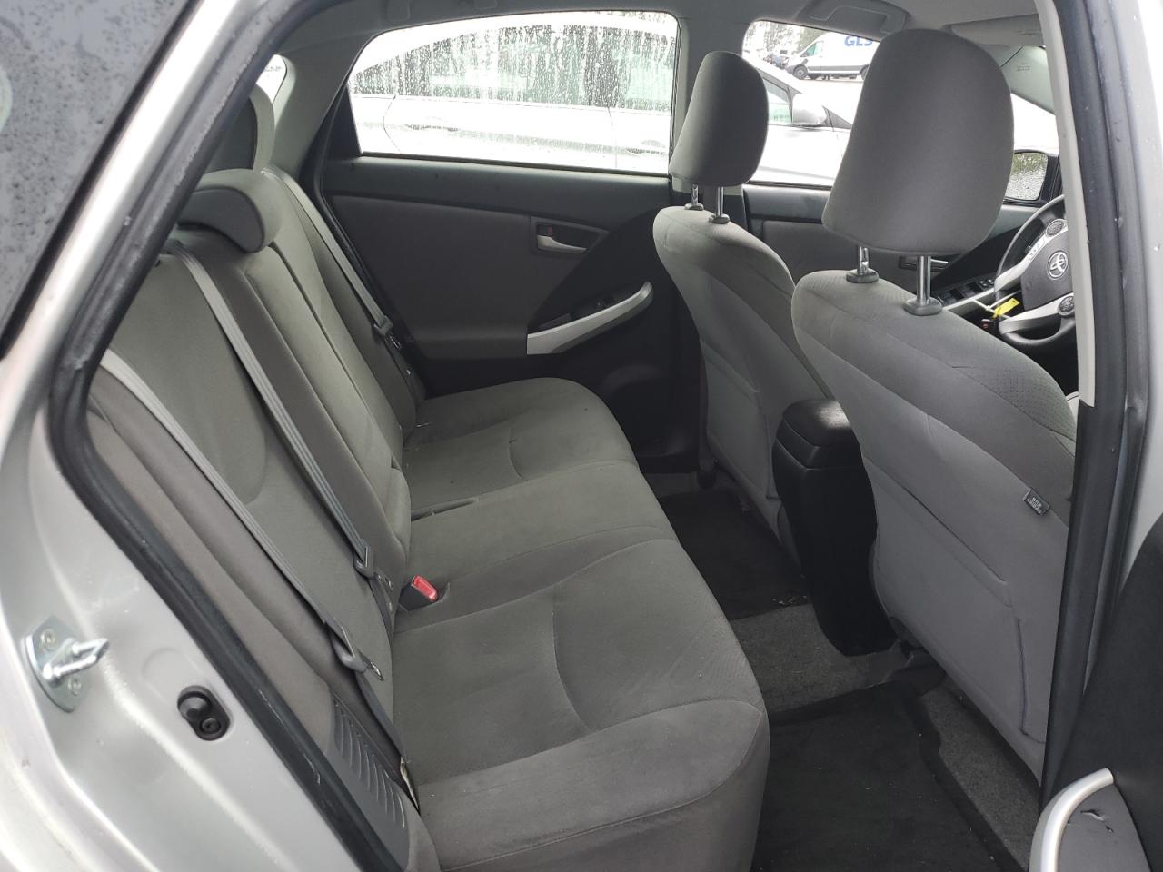 2013 Toyota Prius - Image 10