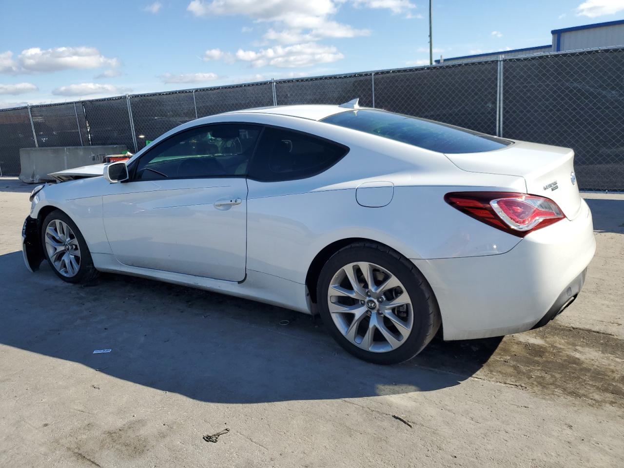 2013 Hyundai Genesis - Image 2