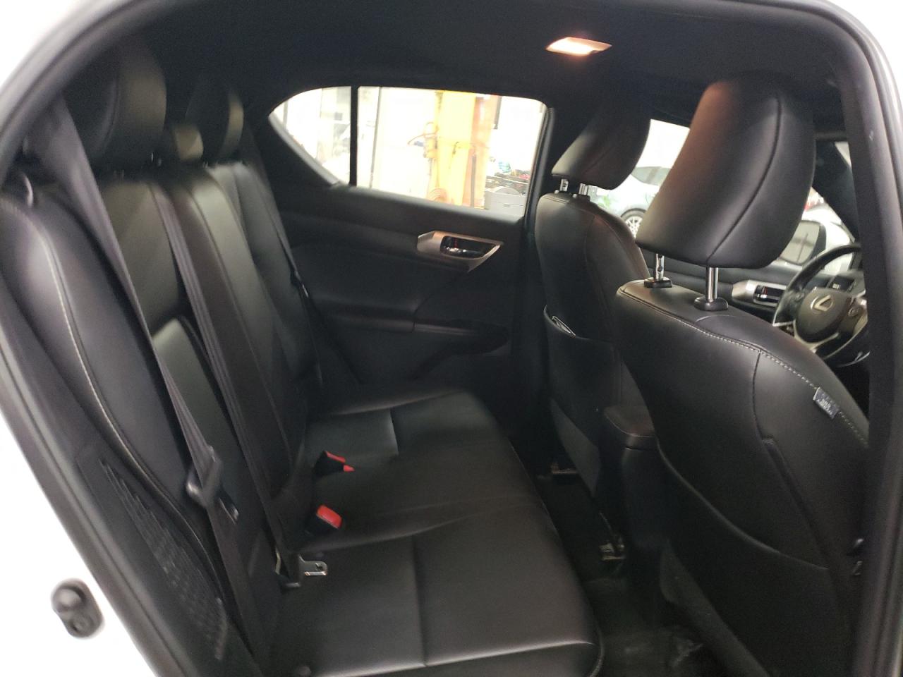 2015 Lexus CT - Image 10