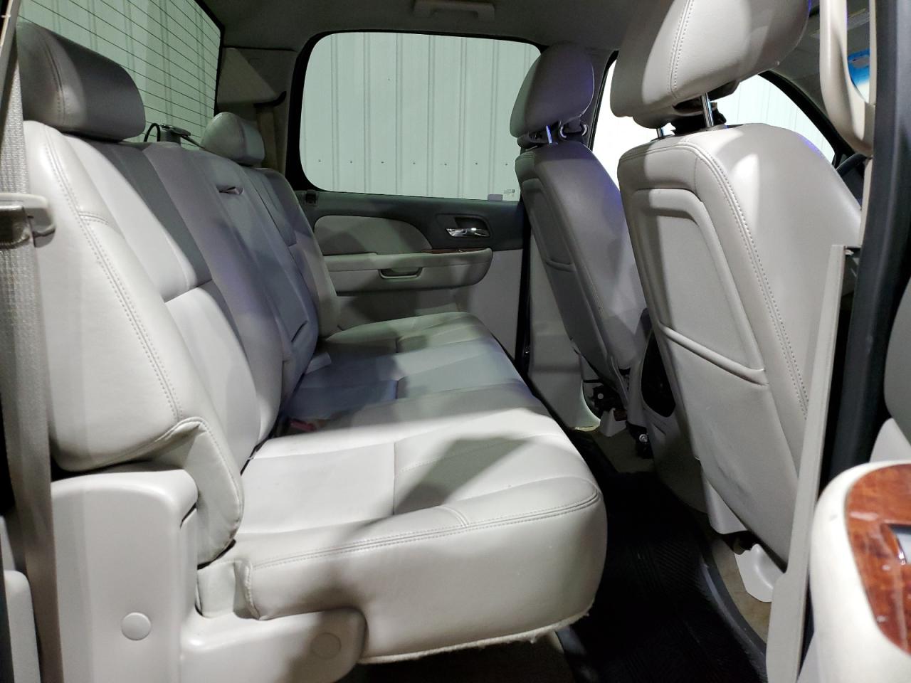 2013 Chevrolet Silverado - Image 10