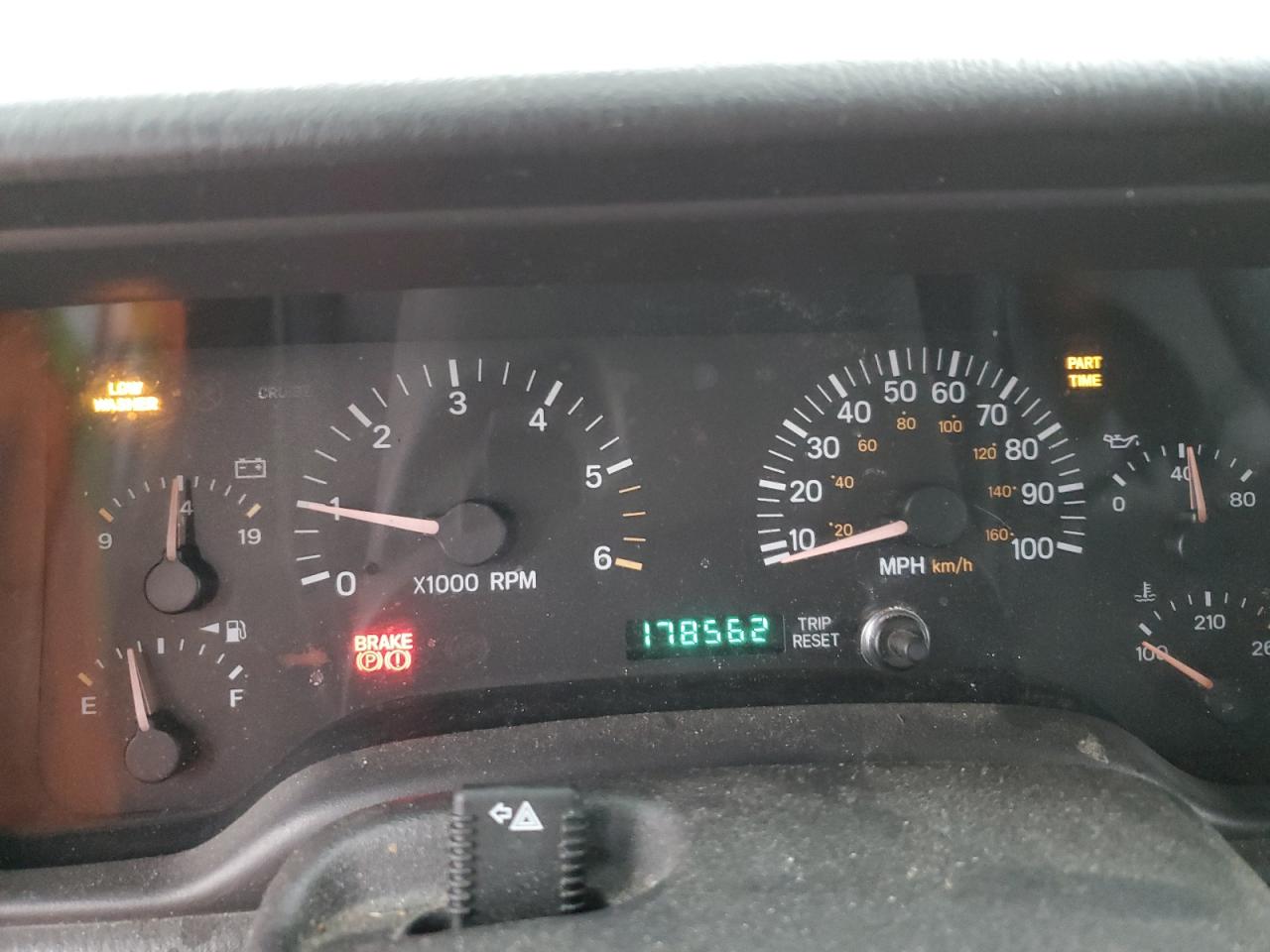 2001 Jeep Grand Cherokee - Image 9