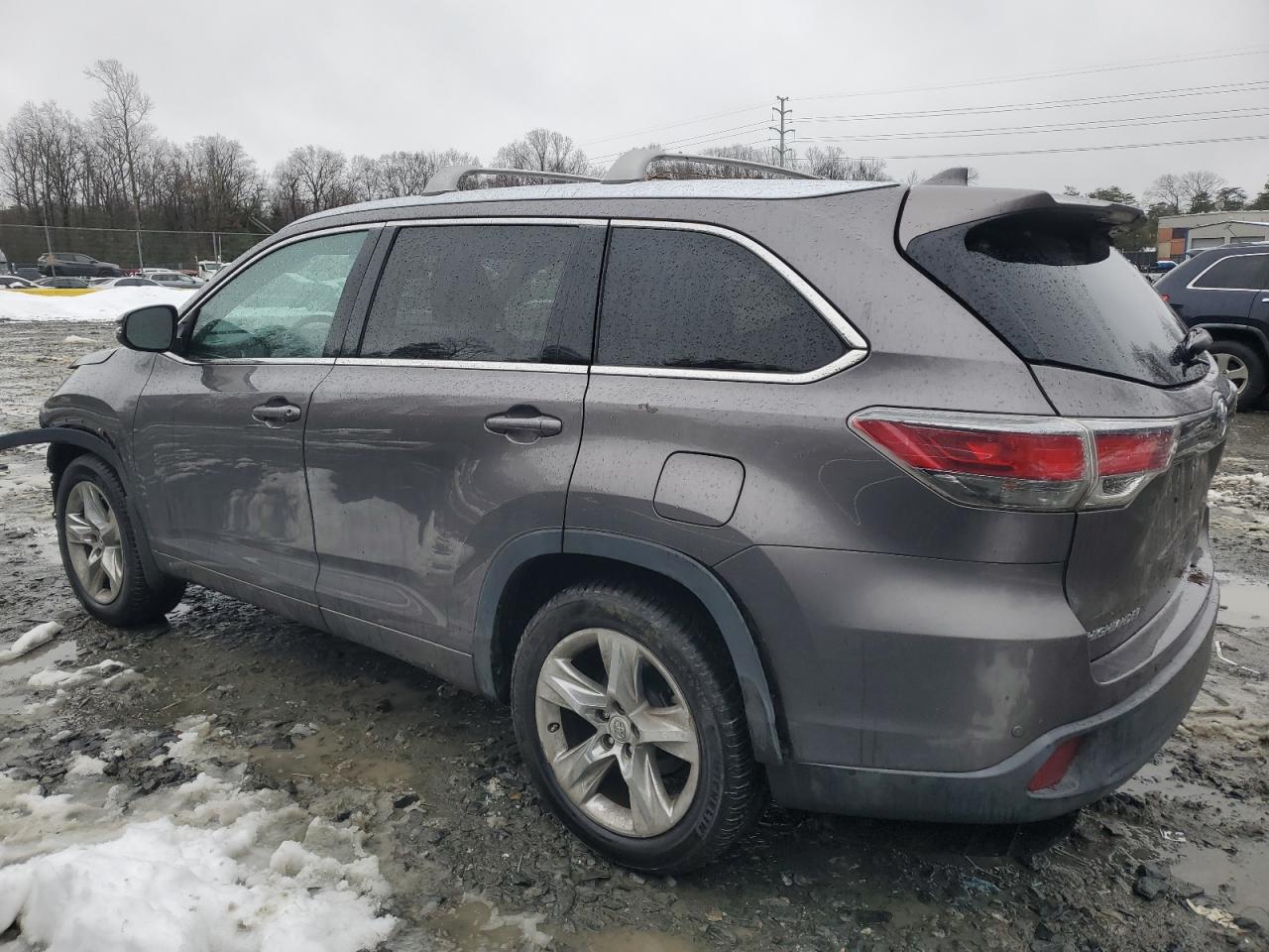 2014 Toyota Highlander - Image 2