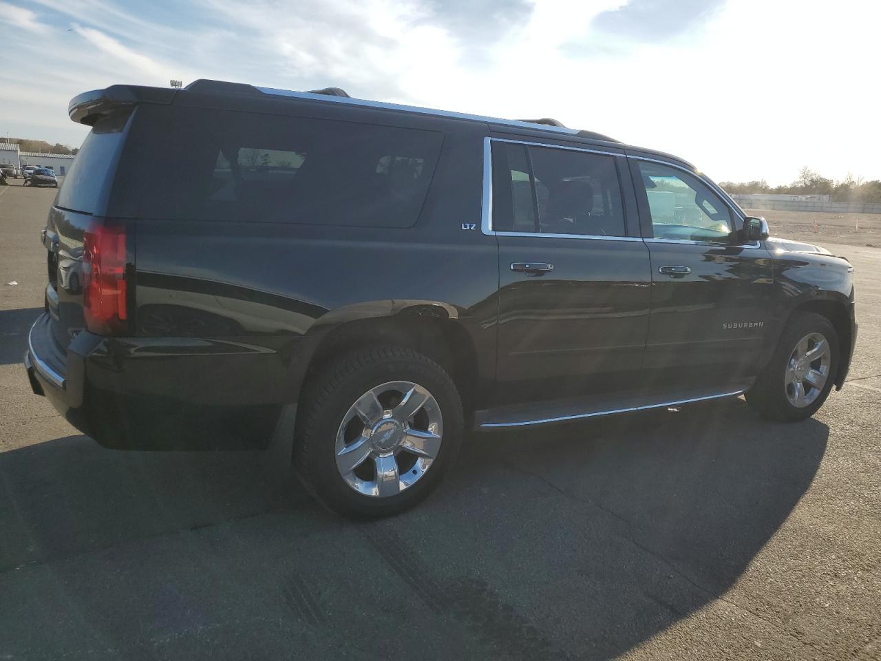 2015 Chevrolet Suburban - Image 3
