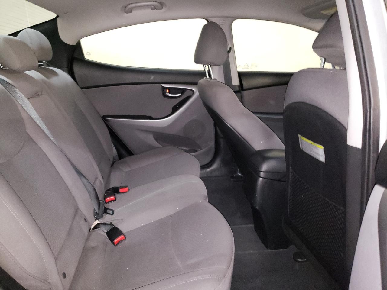 2015 Hyundai Elantra - Image 10