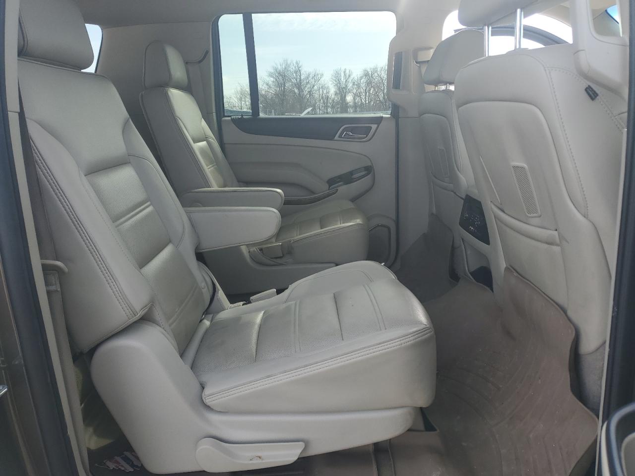 2016 GMC Yukon - Image 12
