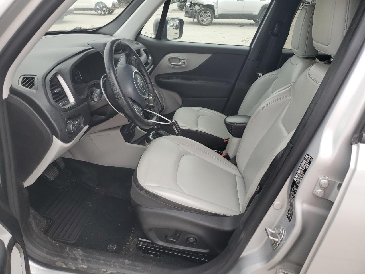 2019 Jeep Renegade - Image 7