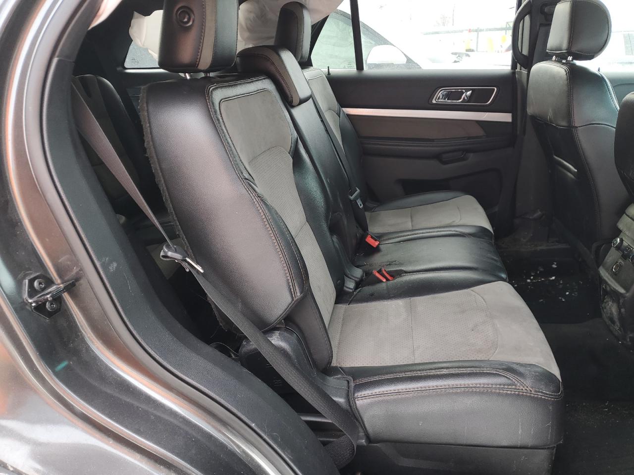 2017 Ford Explorer - Image 11