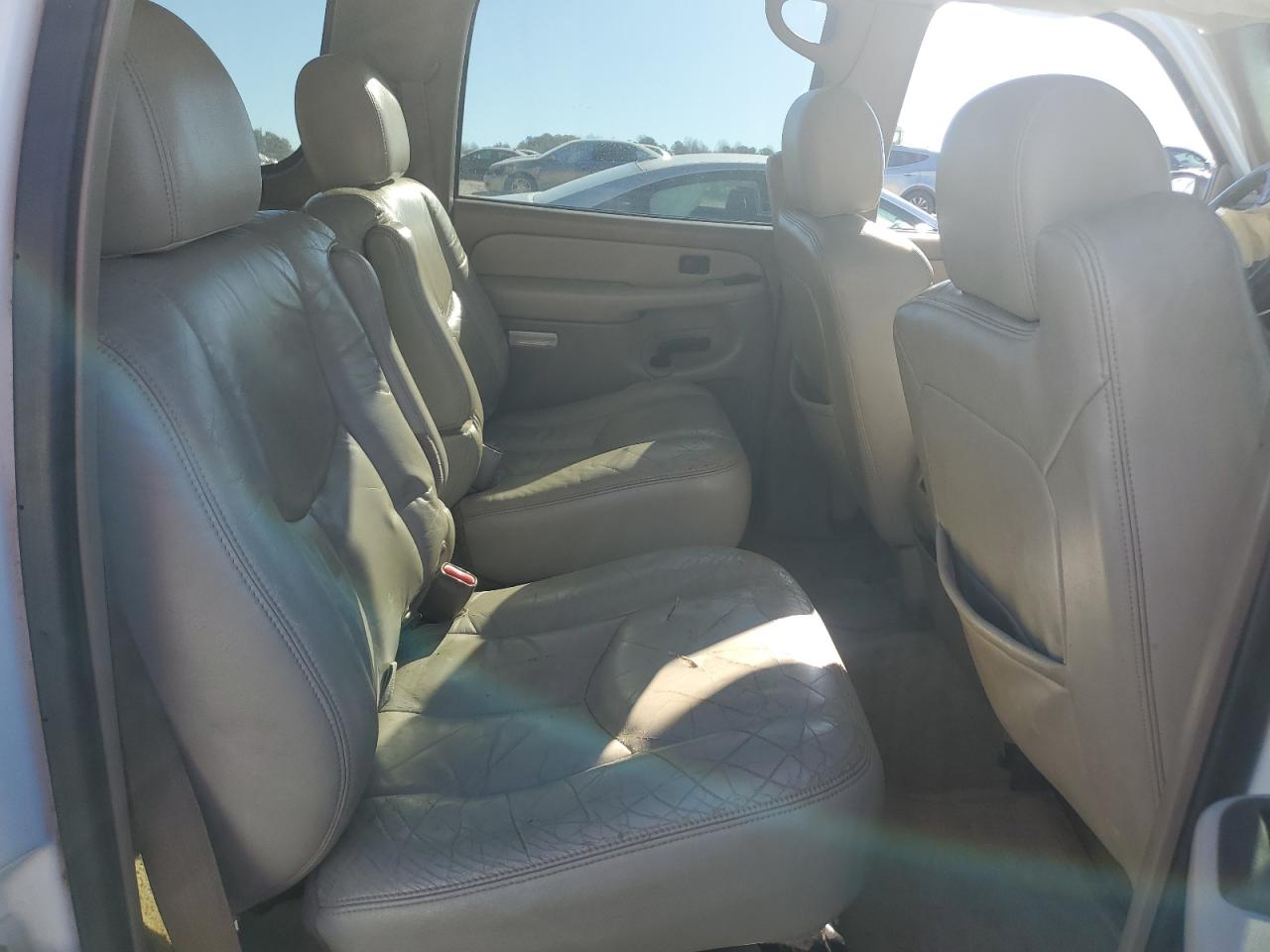 2003 Chevrolet Suburban - Image 11