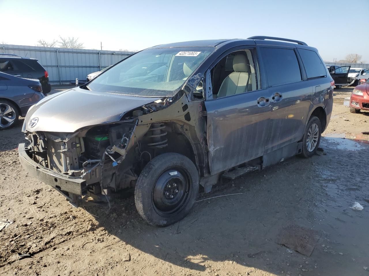2014 Toyota Sienna - Image 1
