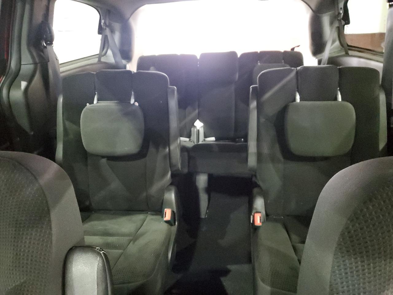 2018 Dodge Caravan - Image 10