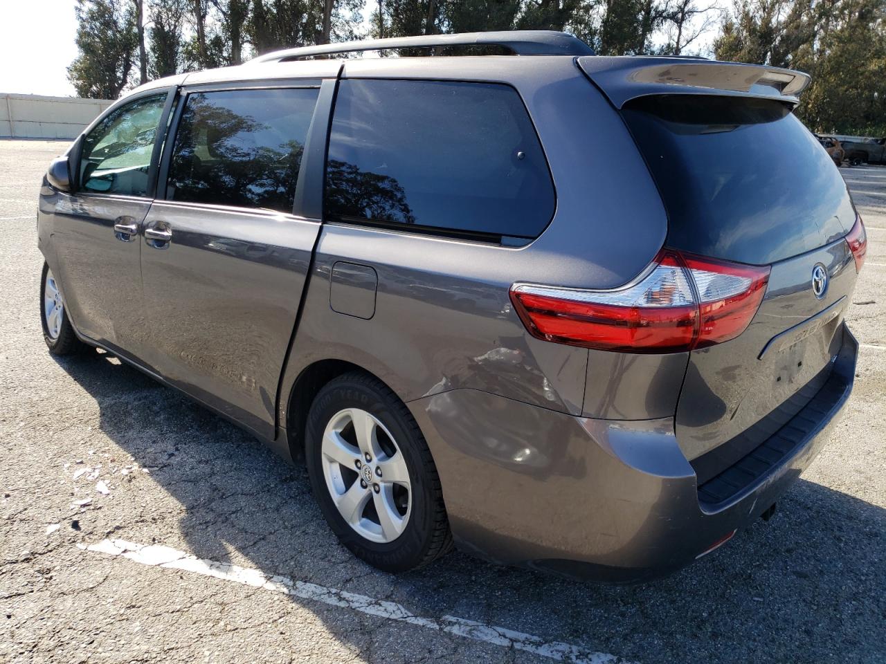 2015 Toyota Sienna - Image 2