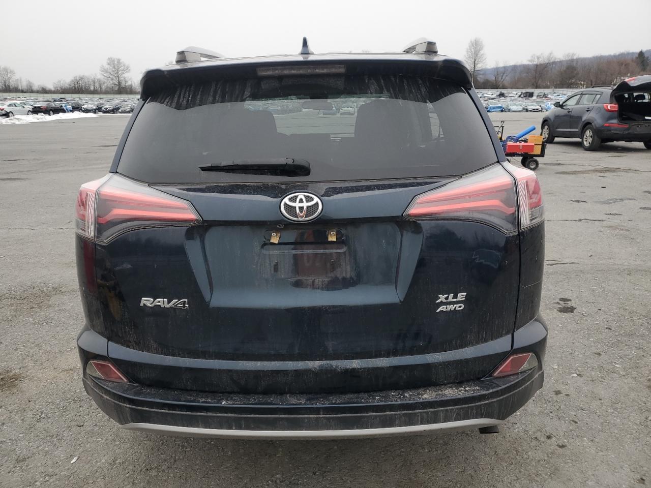 2017 Toyota RAV 4 - Image 6