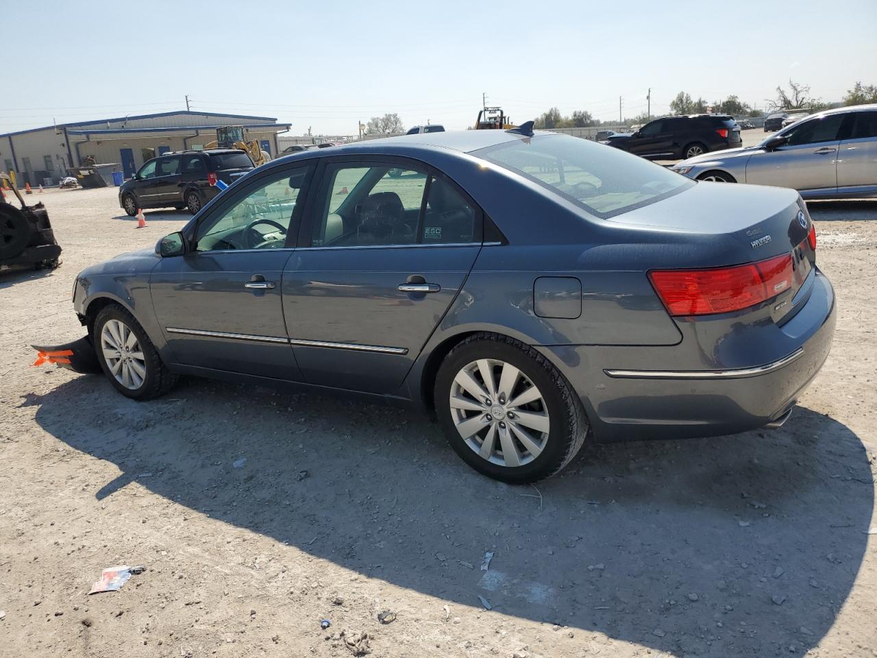 2009 Hyundai Sonata - Image 2