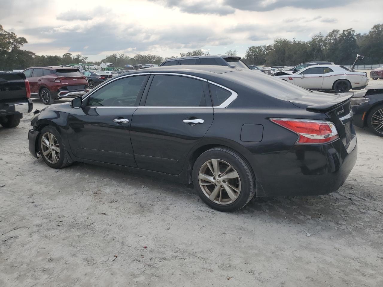 2015 Nissan Altima - Image 2