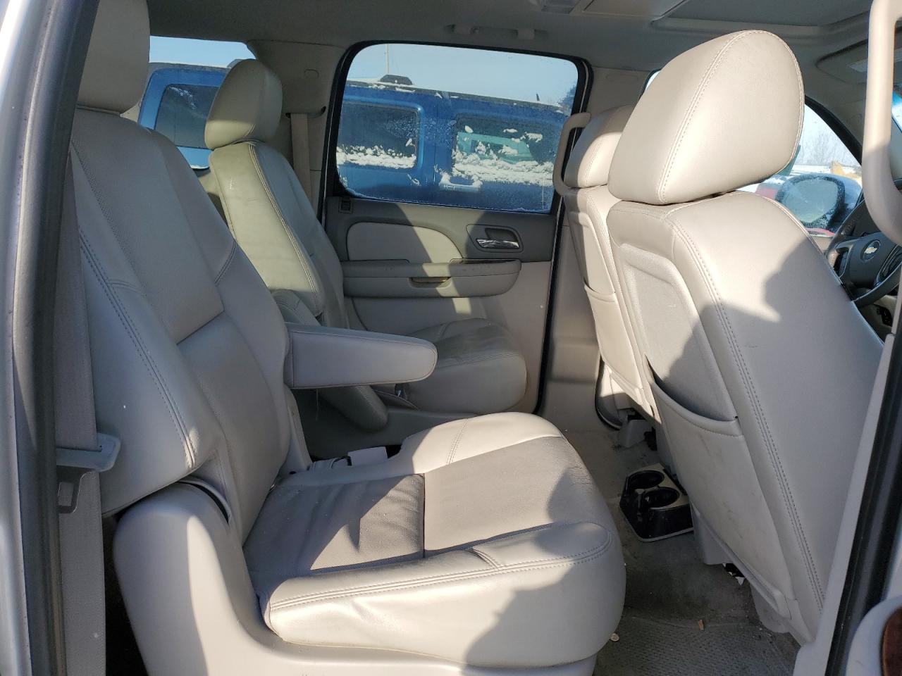 2011 Chevrolet Suburban - Image 11