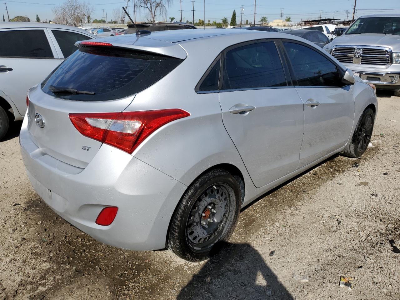 2017 Hyundai Elantra - Image 3